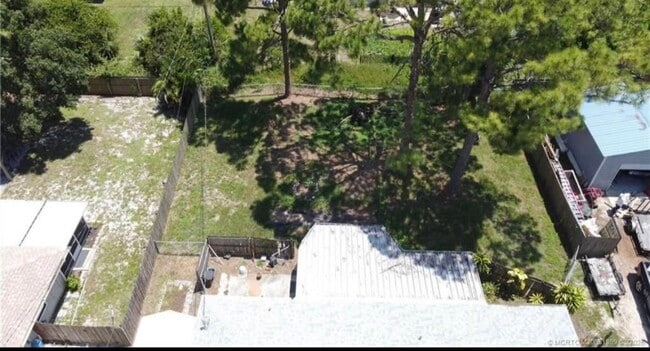 Building Photo - 7501 North Blvd