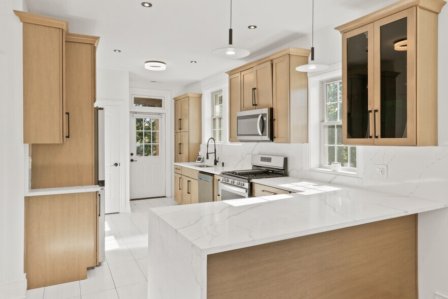 Kitchen - 7131 W Altgeld St