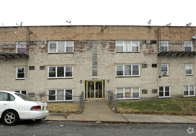 Building Photo - 51 Coursen Pl