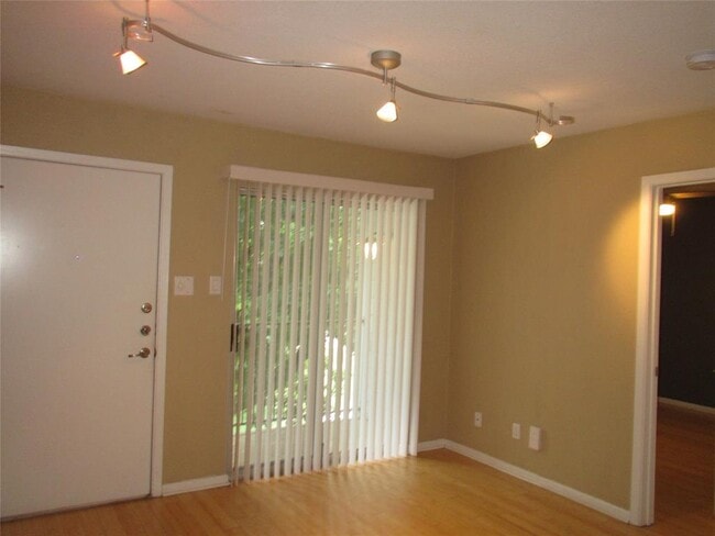 Building Photo - 3204 Menchaca Rd