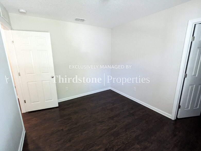 Building Photo - 463 W 59th St