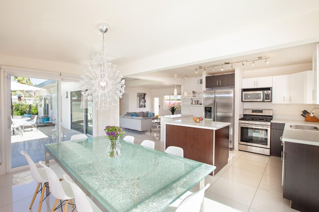 Building Photo - 2007 E Andreas Rd