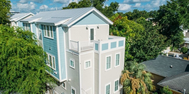 Primary Photo - 10 Orrs