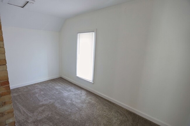 Building Photo - 1027 Fulton St E