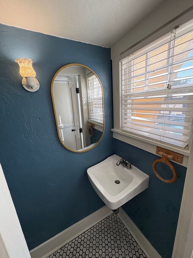 Building Photo - Beautiful 2 Story home Available coming soon!, pet friendly!