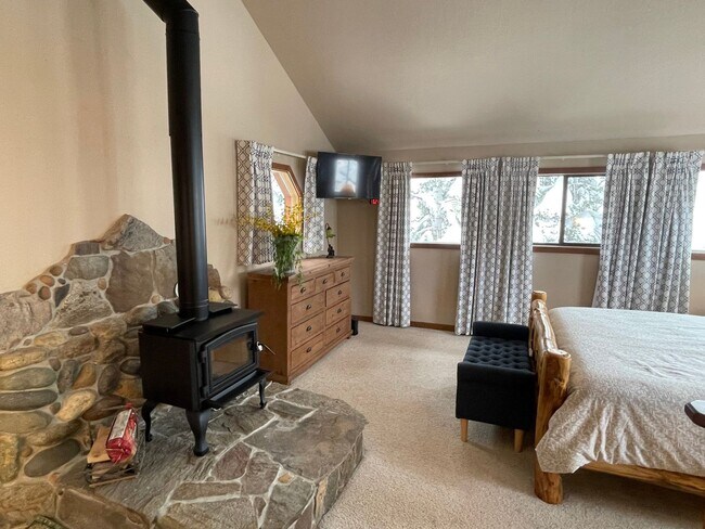 Building Photo - Beautiful furnished house in Stateline available now!