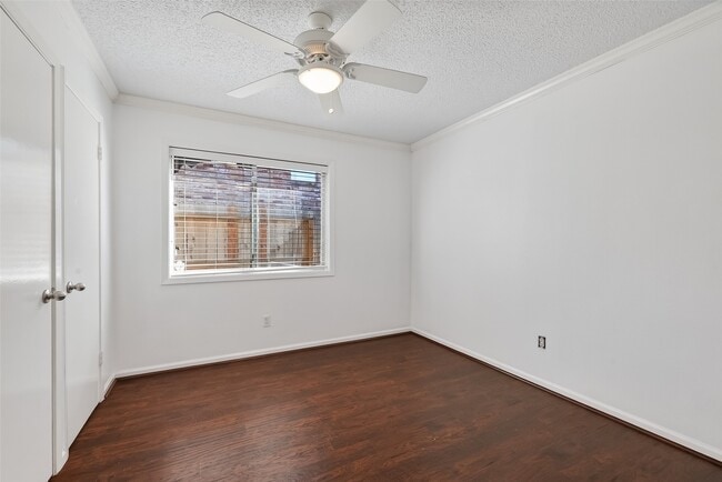 Building Photo - 2307 Brook View Ln