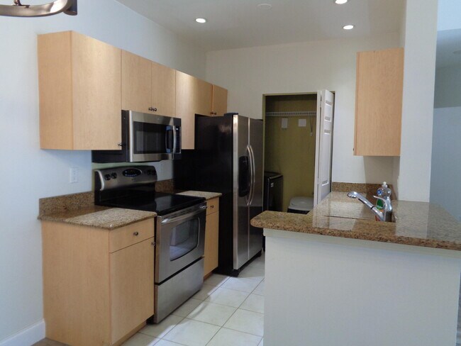 Building Photo - 10372 Fox Trail Rd S