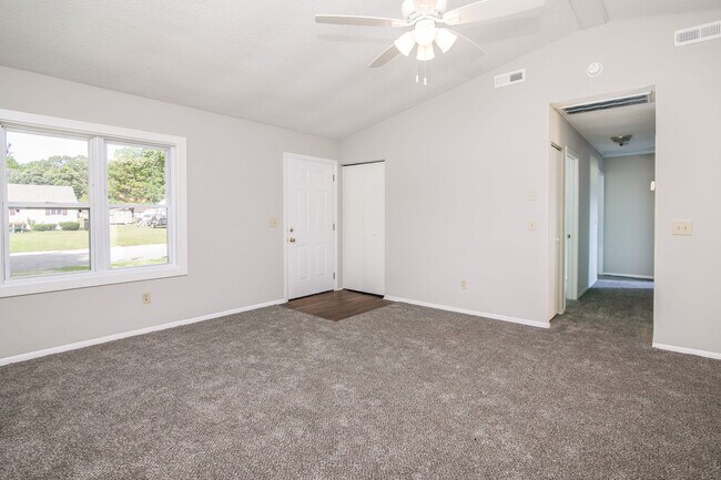 Building Photo - 1108 Bryn Mawr Ave