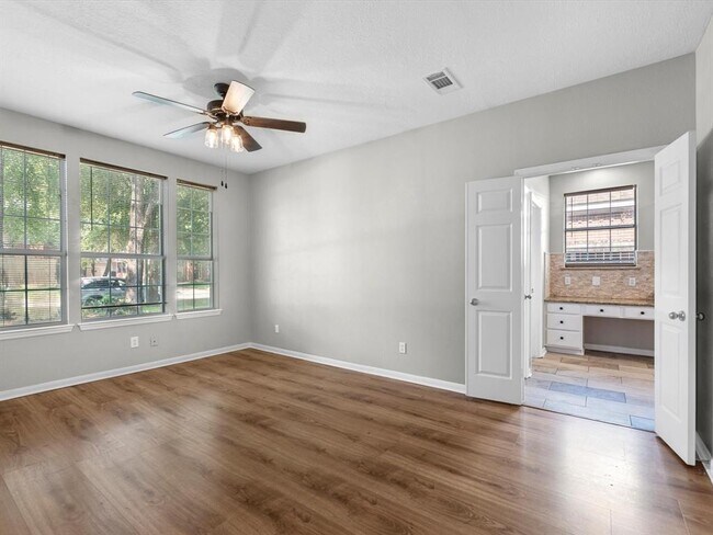 Building Photo - 3910 Echo Mountain Dr