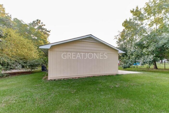 Building Photo - Charming 3 Bedroom in Raeford!