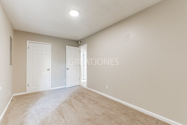 Building Photo - Charming 3 Bedroom in Raeford!