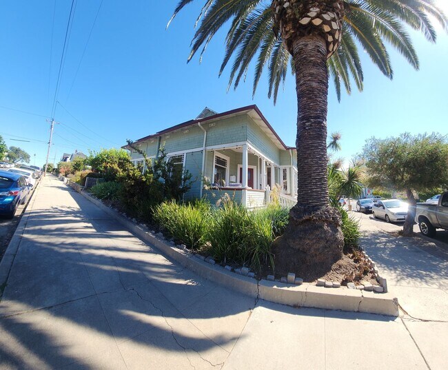 Building Photo - Islay Street  770-774