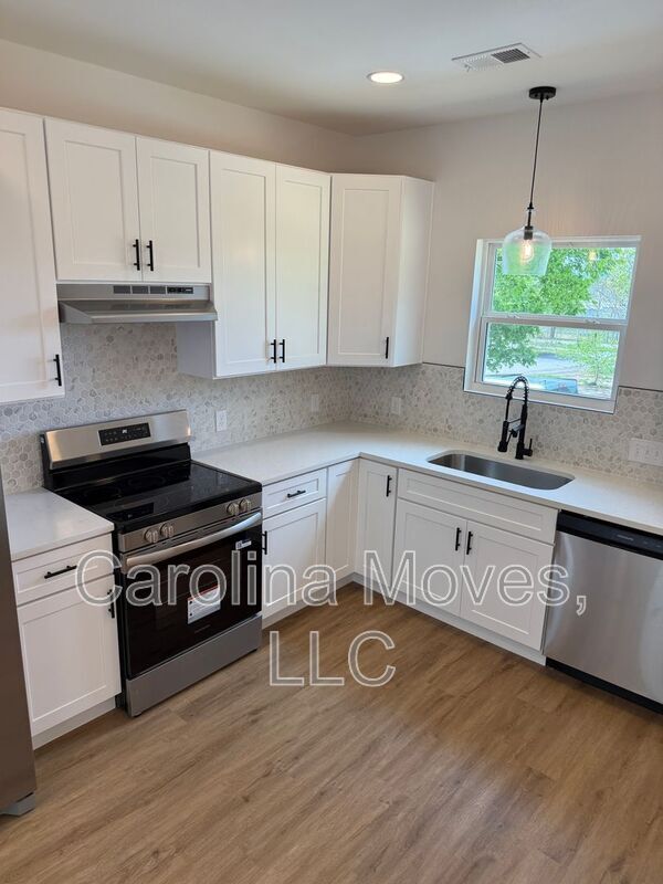 Building Photo - 7 2nd Ave