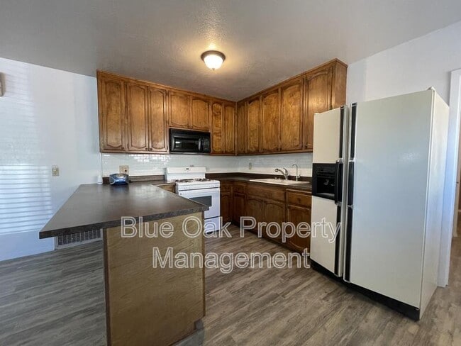 Building Photo - 2030 Humboldt Rd