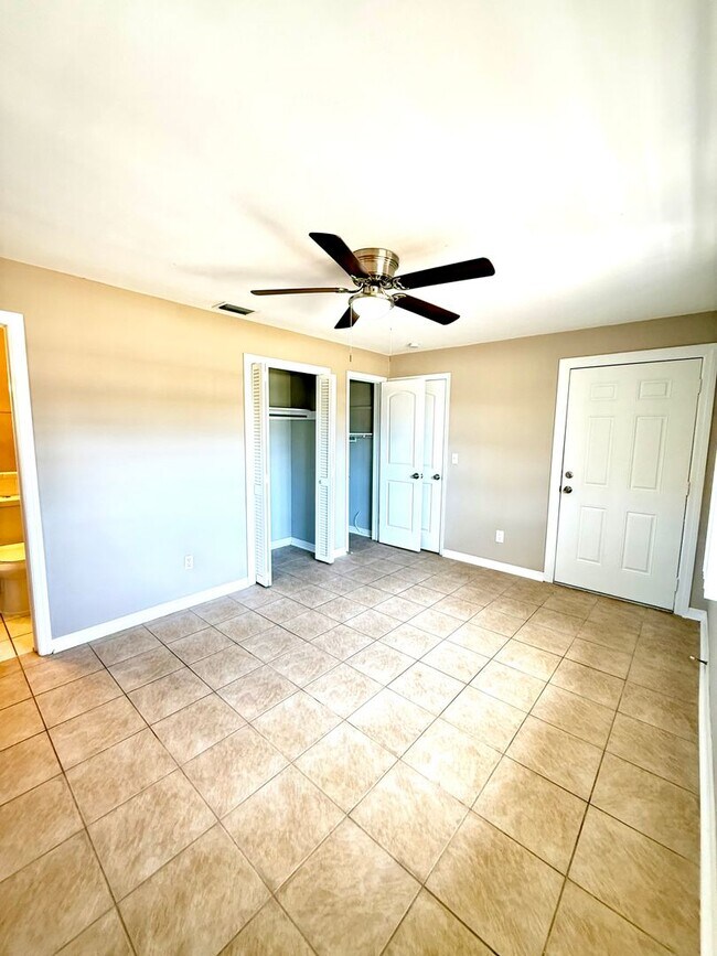 Building Photo - 2 bed 2 bath off Cape Parkway