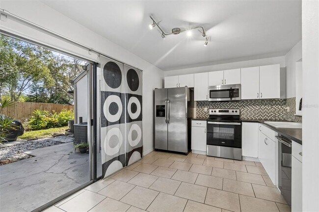 Building Photo - 607 Bough Ave