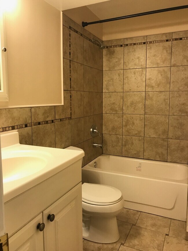 Building Photo - CHARMING 3BD in SUNDOWN NEIGHBORHOOD - Security Deposit Waiver Available