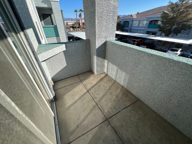 Building Photo - Awesome 1bed/1bath condo located in Centennial Hills