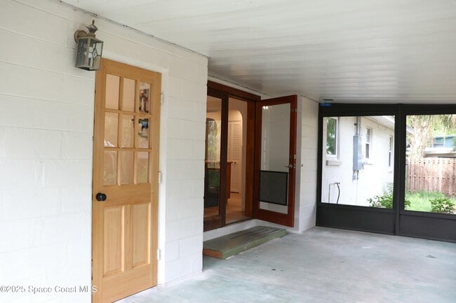 Building Photo - 21 N Fernwood Dr