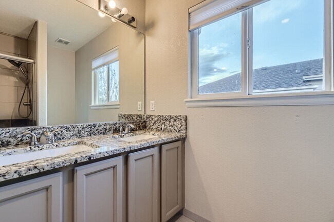 Building Photo - Luxury Living Awaits in this Grant Ranch H...