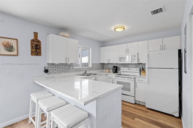 Building Photo - Franky home FL City