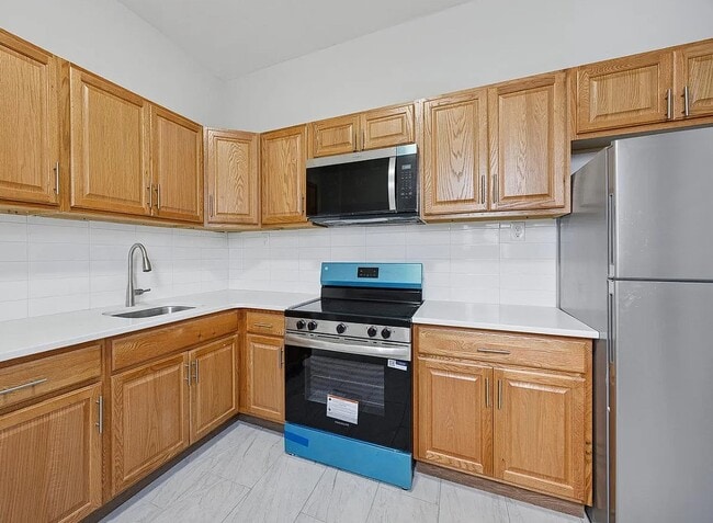 Building Photo - 1343 N Allison St