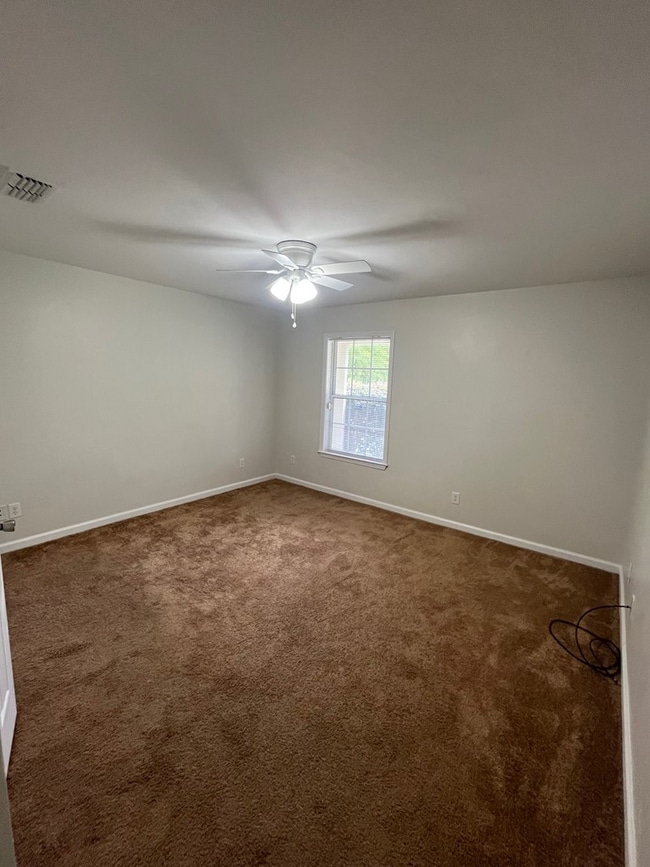 Building Photo - 105 Cove Landing Dr