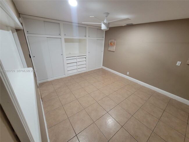 Building Photo - 1115 SW 25th Ave