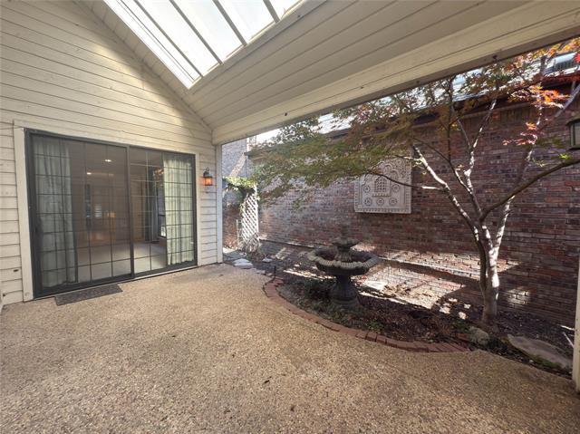 Building Photo - 5991 Lindenshire Ln