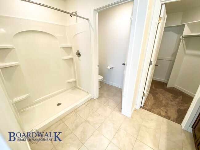 Building Photo - Beautiful 4 bedroom Townhome in West Valley!