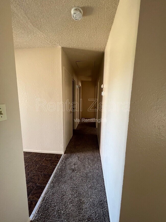 Building Photo - 1836 Cheyenne Dr