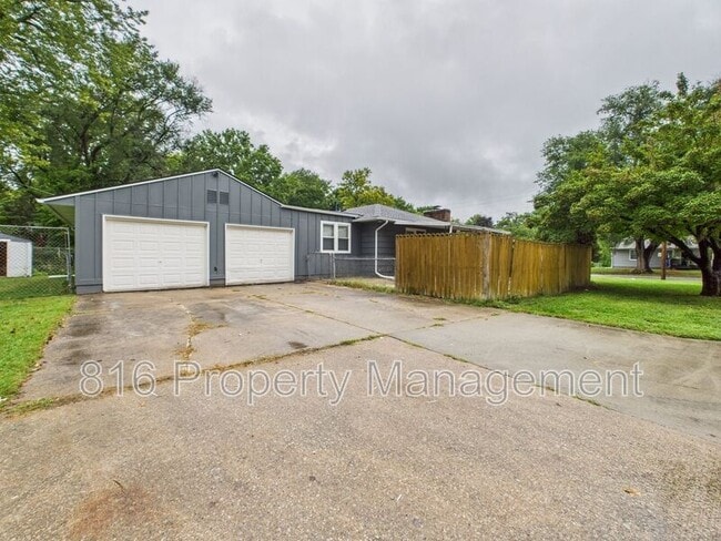 Building Photo - 8215 Ruskin Way