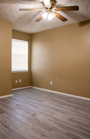 Building Photo - 8215 Lone Bridge Ln