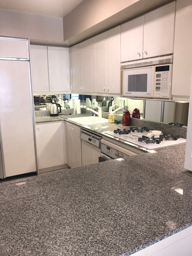 Building Photo - 500 W Harbor Dr