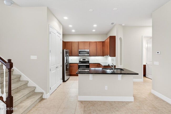 Building Photo - 802 Aldenham Ln