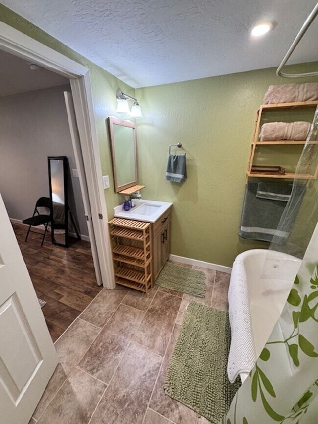 Building Photo - SHAS2352