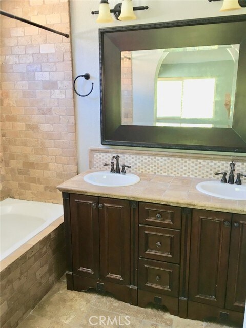 Building Photo - 45 Desert Thorn