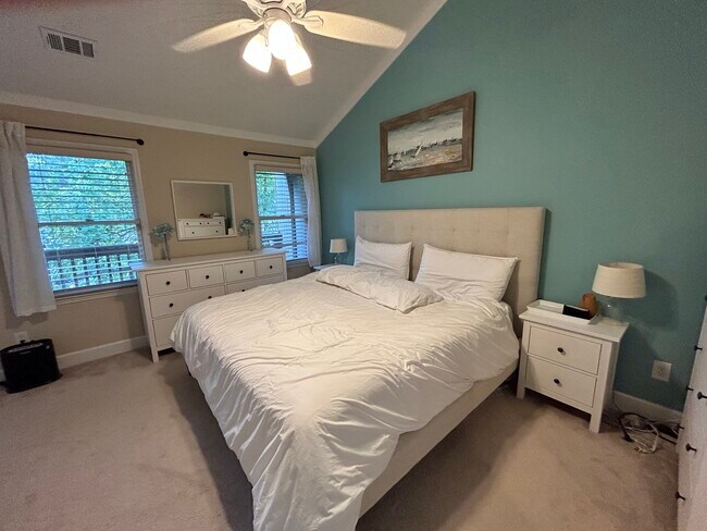 Building Photo - 1467 Monroe Dr NE