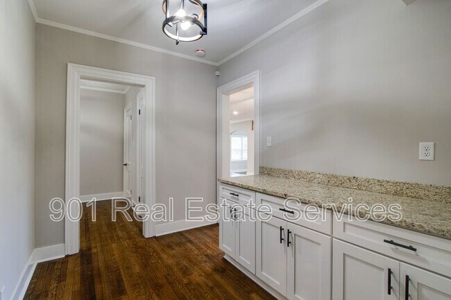 Building Photo - 2115 Hallwood Dr