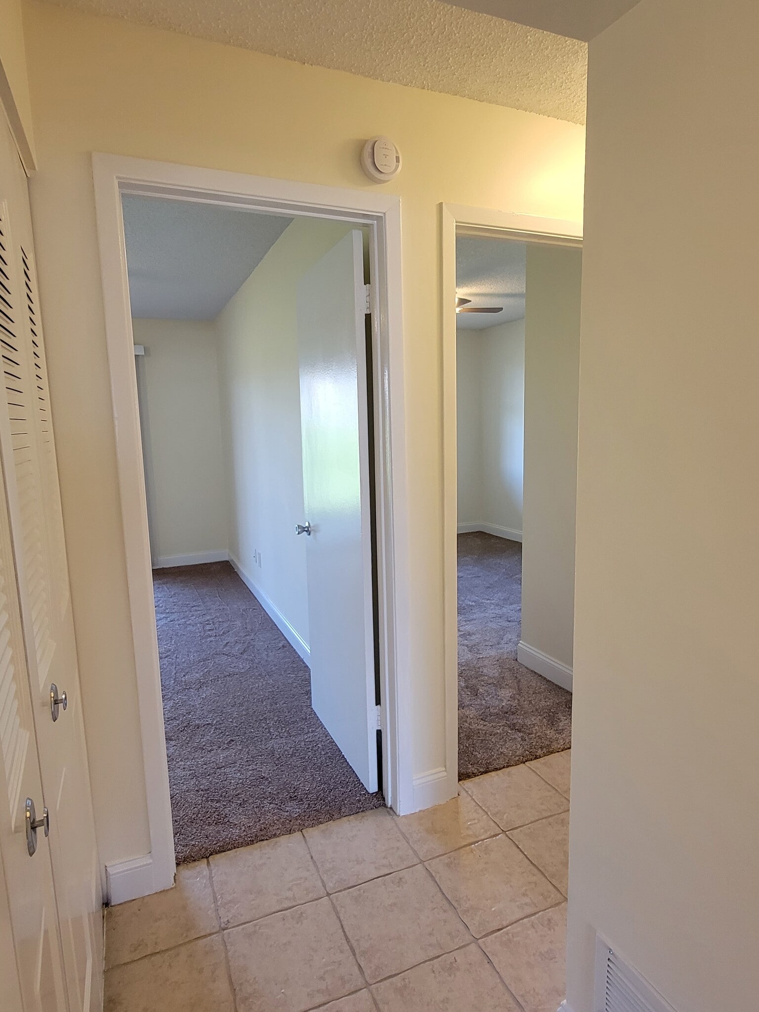 Building Photo - 2047 Jason Dr