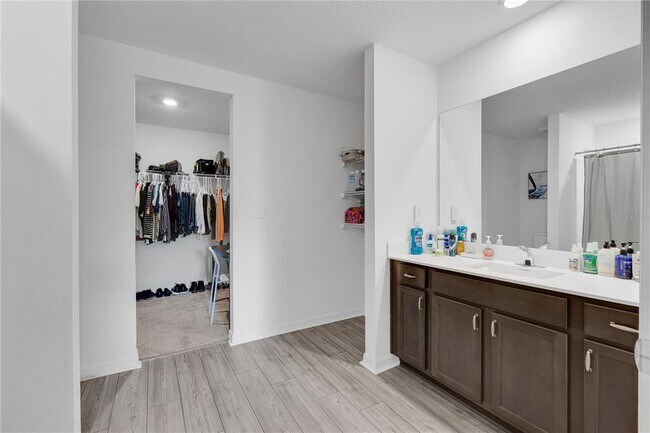 Building Photo - 205 Cimarron Dr