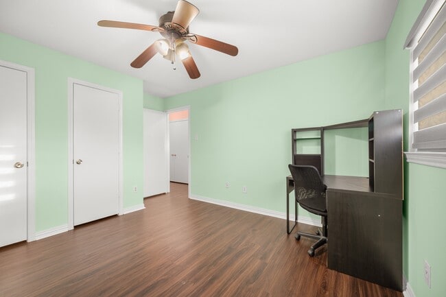 Building Photo - 1530 Hunter Green Ln