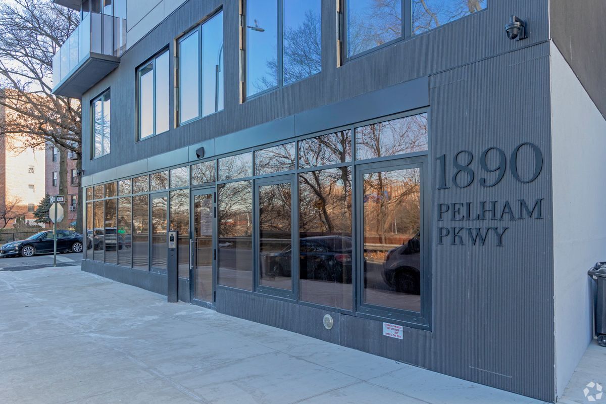 Building Photo - 1890 Pelham Pky