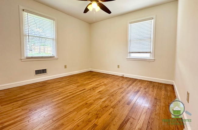 Building Photo - 107 Sycamore Dr