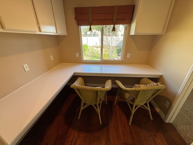 Building Photo - Gorgeous and spacious 5 bedroom FURNISHED home in Canyon Crest for rent!