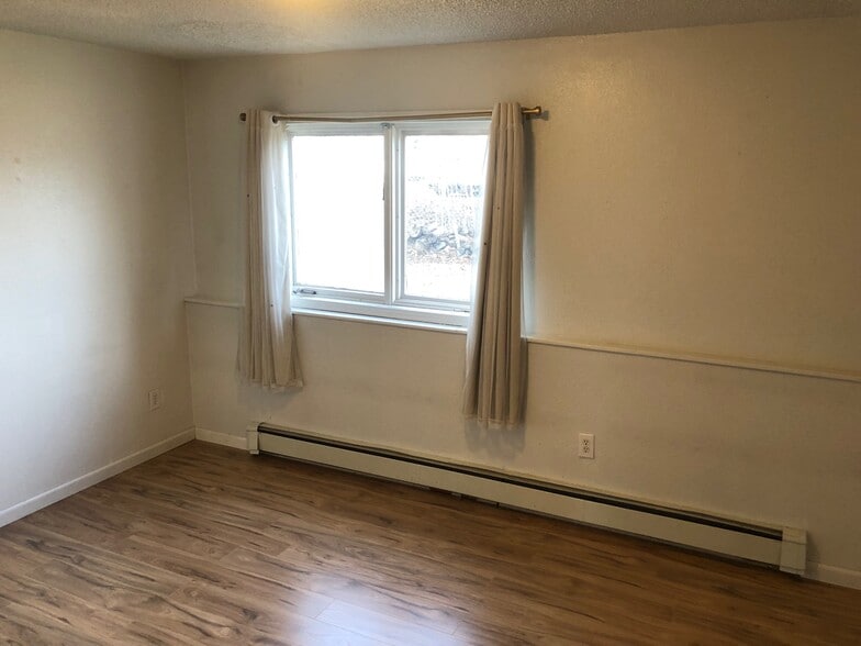 Large Bedroom - 1730 N Golden Hills Dr