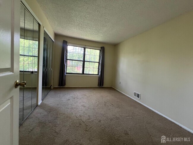 Building Photo - 72 Joyner Ct