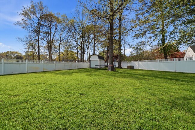 Building Photo - 5 Bedroom Home in Western Branch