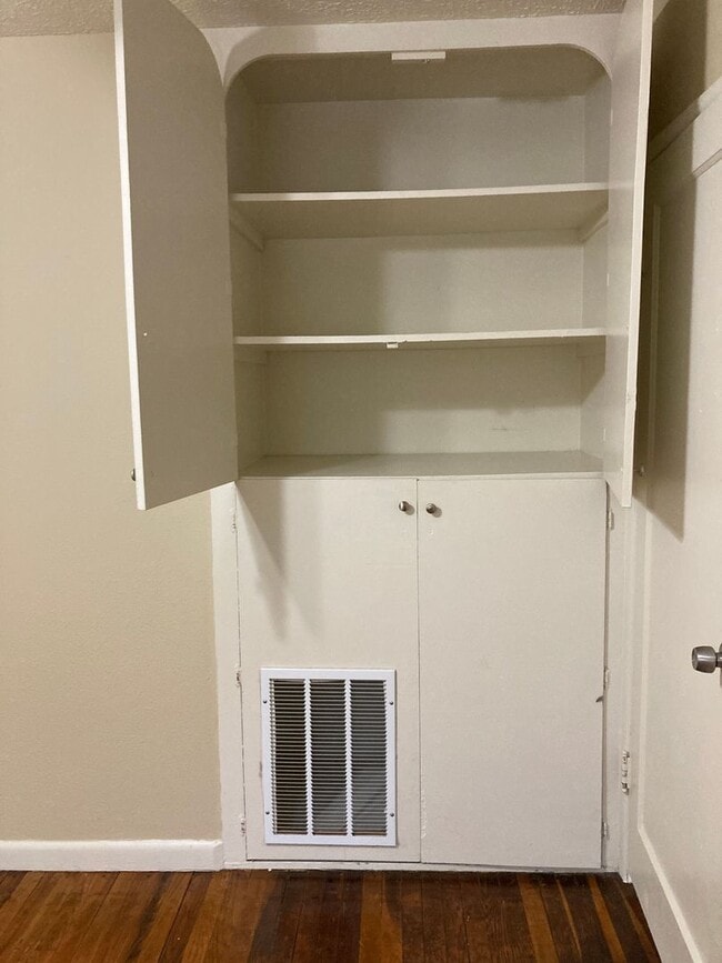 Building Photo - Discover Your New Home in the Kenton Neigh...